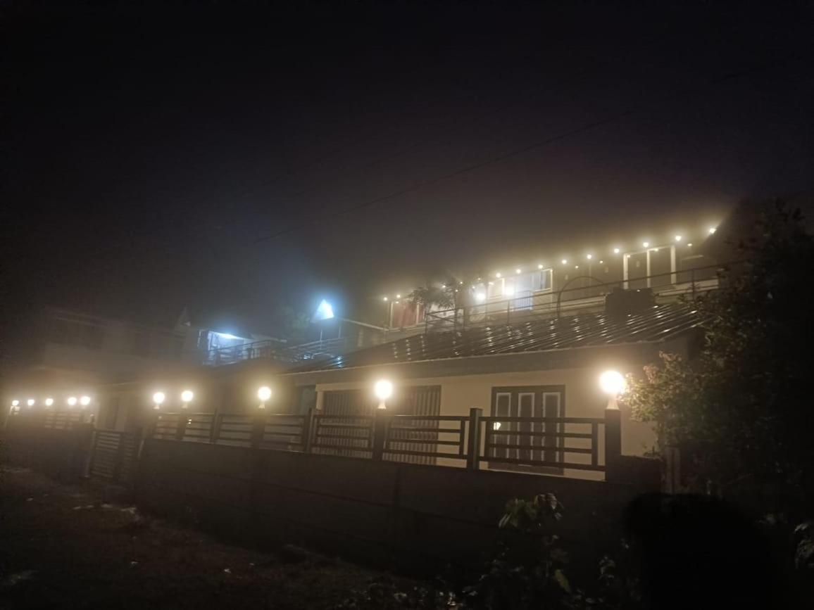 Vagamon Lake Palace Hostel Bagian luar foto